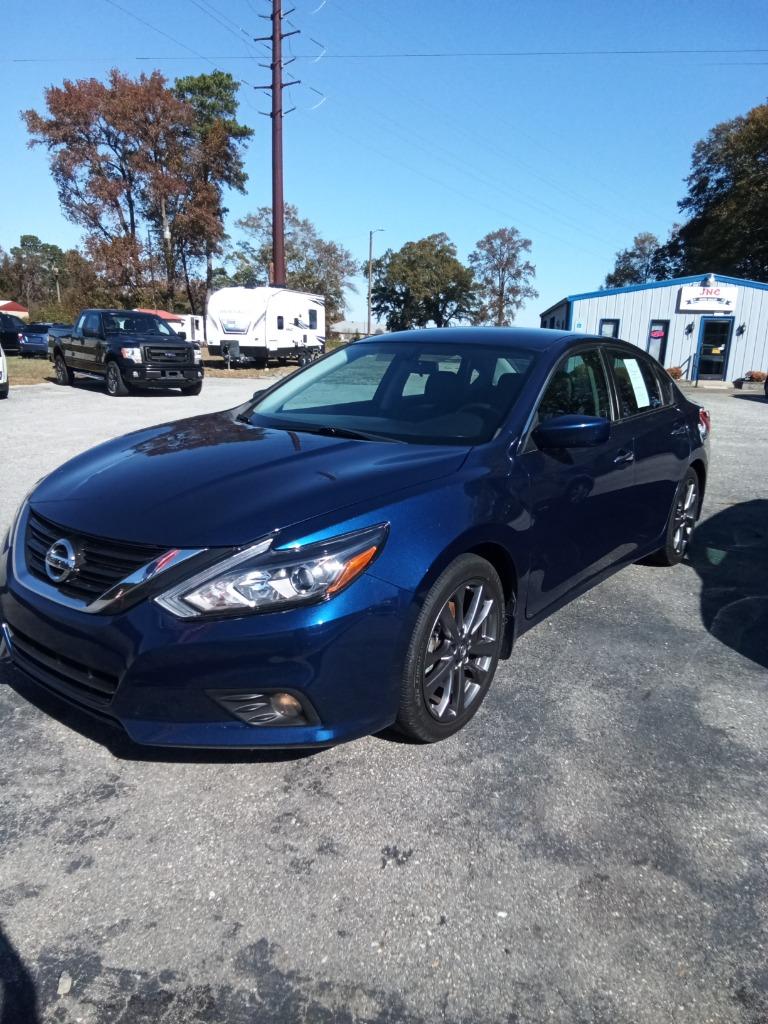 2018 Nissan Altima SR's photo